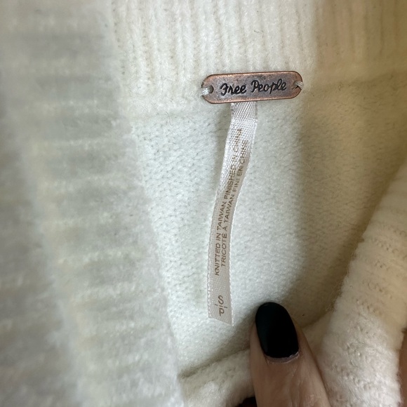 Free People Afterglow Mock Neck Cream Oversized Cozy Winter Sweater Size Smalll - Picture 9 of 17